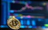 Bitcoin tăng vọt, sắp chạm 10.000 USD