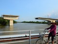 In total, the bridge has over 300 billion VND built in Saigon and abandoned for 5 years