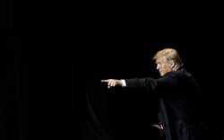Tuần lễ bão táp của "ngài thuế quan" Donald Trump Tuần lễ bão táp của "ngài thuế quan" Donald Trump