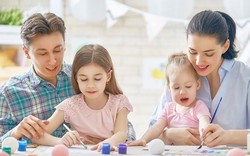 Mải mê làm giàu để con có tương lai tốt đẹp, cha mẹ nghĩ thế là đủ nhưng rốt cuộc chẳng phải tiền, đây mới là thứ con cần nhất để lớn khôn! Mải mê làm giàu để con có tương lai tốt đẹp, cha mẹ nghĩ thế là đủ nhưng rốt cuộc chẳng phải tiền, đây mới là thứ con cần nhất để lớn khôn!