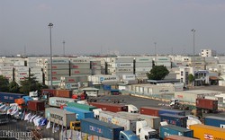 Tìm chủ nhân 300 container hàng tồn đọng tại cảng Cát Lái