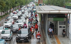 Bất chấp xử phạt, loạt phương tiện vẫn vô tư đi ngược chiều, lấn làn BRT