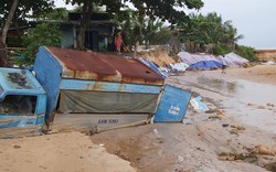 Nước “lũ” rút, nhiều nhà dân ở Phú Quốc tan hoang