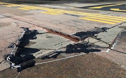 Đường băng sân bay Nội Bài toang hoác, trồi bùn, không được sửa: Trách nhiệm thuộc Bộ GTVT?