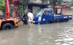 Mưa thâu đêm, nhiều tuyến đường TP Hà Tĩnh ngập nặng