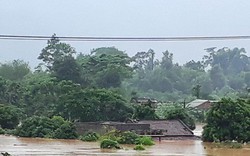Cận cảnh hàng trăm nhà dân Quảng Trị ngập chìm trong nước