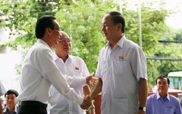 Chủ tịch nước Trần Đại Quang tươi cười gặp cử tri TP