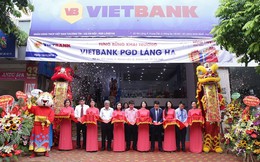 Vietbank dành hàng trăm quà tặng khách hàng nhân dịp khai trương trụ sở mới PGD Láng Hạ Vietbank dành hàng trăm quà tặng khách hàng nhân dịp khai trương trụ sở mới PGD Láng Hạ