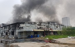 Chùm ảnh: Cảnh tan hoang nhà máy dược phẩm ở Hải Dương sau khi 'bà hỏa' ghé thăm