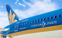 Thân máy bay Boeing 787 của Vietnam Airlines bị xe thang đâm thủng