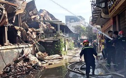 Cảnh sát hình sự điều tra nguyên nhân vụ cháy Cty Rạng Đông