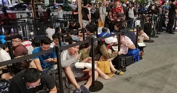 Vì sao người Việt luôn xếp tốp đầu chờ mua iPhone mới ở Singapore?