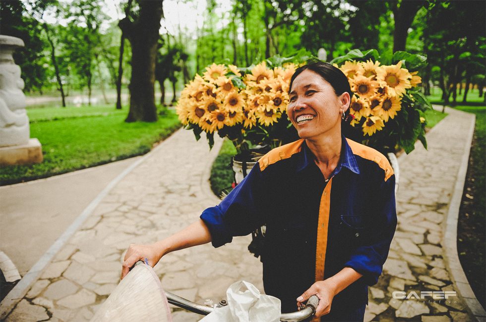 Chẳng phải tự nhiên người ta yêu Hà Nội đến thế, đẹp lạ lùng từ cảnh sắc đến con người như này đây - Ảnh 12.