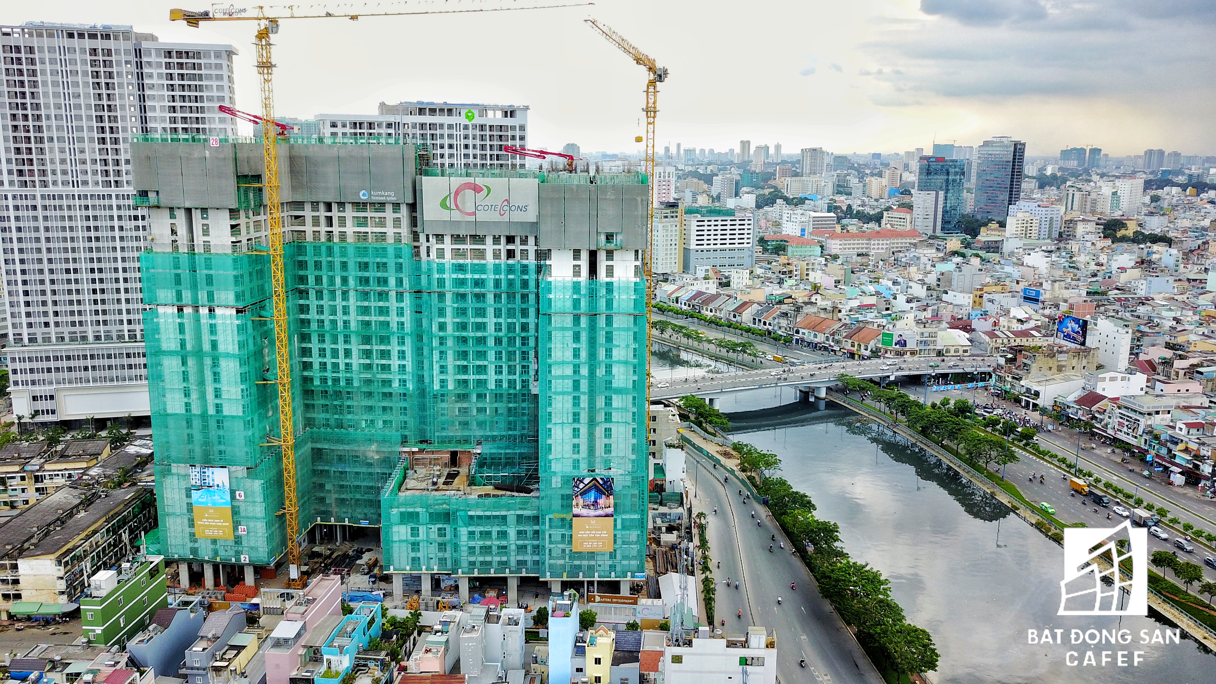 Toạ lạc ở số 132 Bến Vân Đồn, dự án Millenium được xây dựng trên khu đất 7.300m2, quy mô tòa tháp đôi cao 34 tầng với 650 căn hộ.