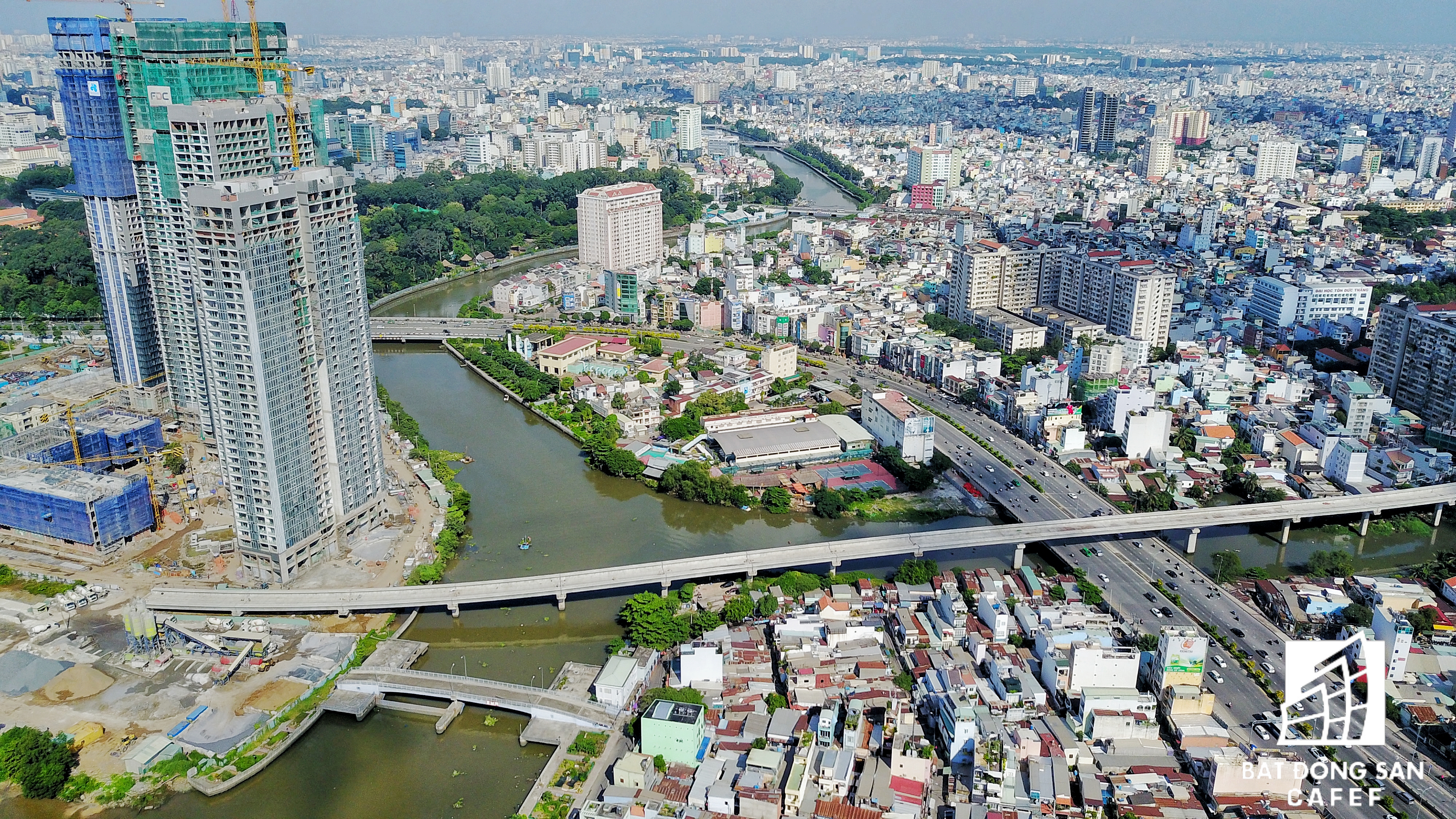 Tuyến đường này ngoài việc đóng vai trò huyết mạch kết nối với khu trung tâm quận 1 và Thủ Thiêm, còn có tuyến metro số 1 đi song song với nhà ga trung tâm Ba Son.