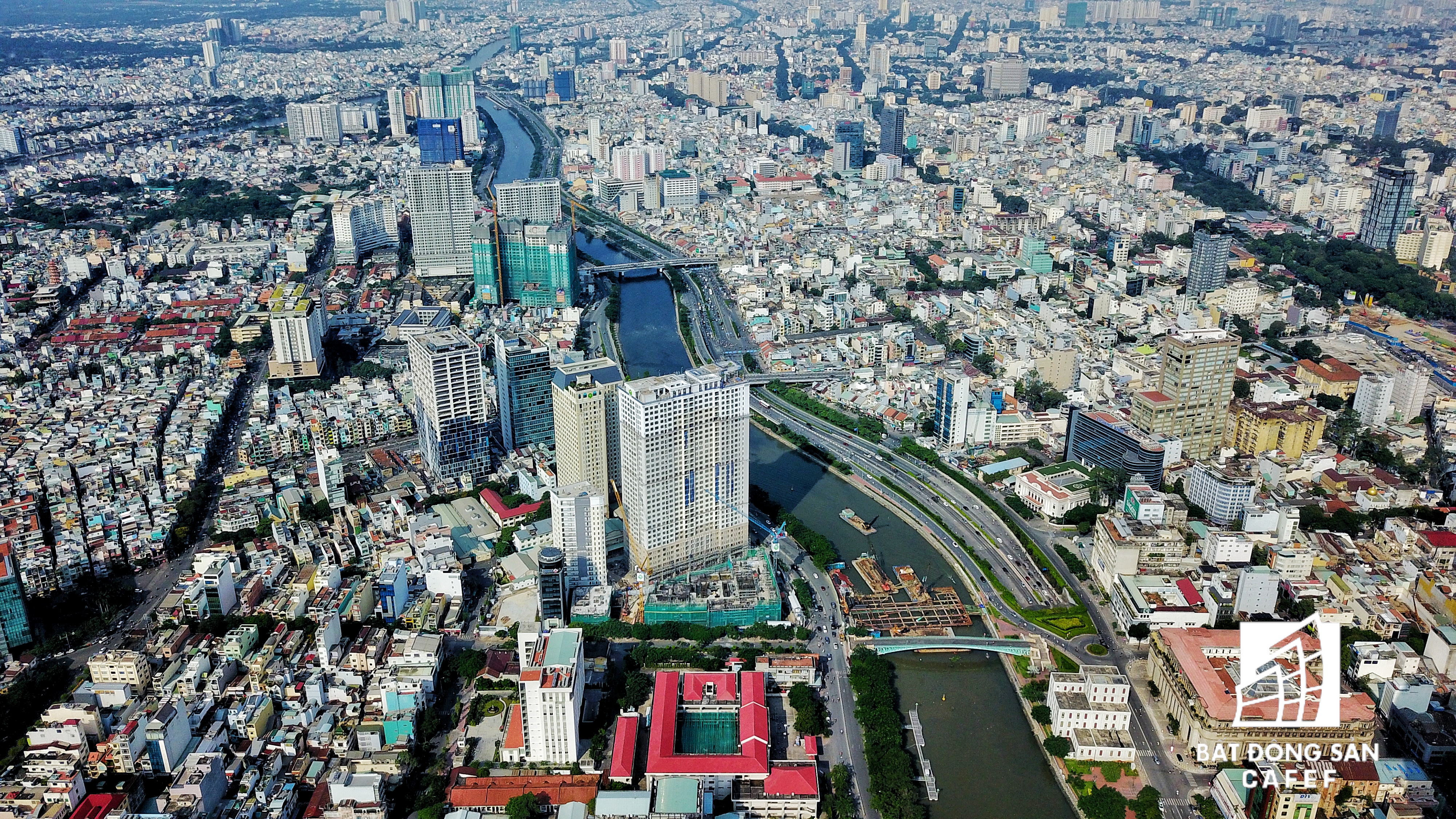 Toàn cảnh Bến Vân Đồn nhìn từ trên cao, phần lớn dự án tập trung đầu tư đoạn quận 4, có tầm nhìn về trung tâm thành phố