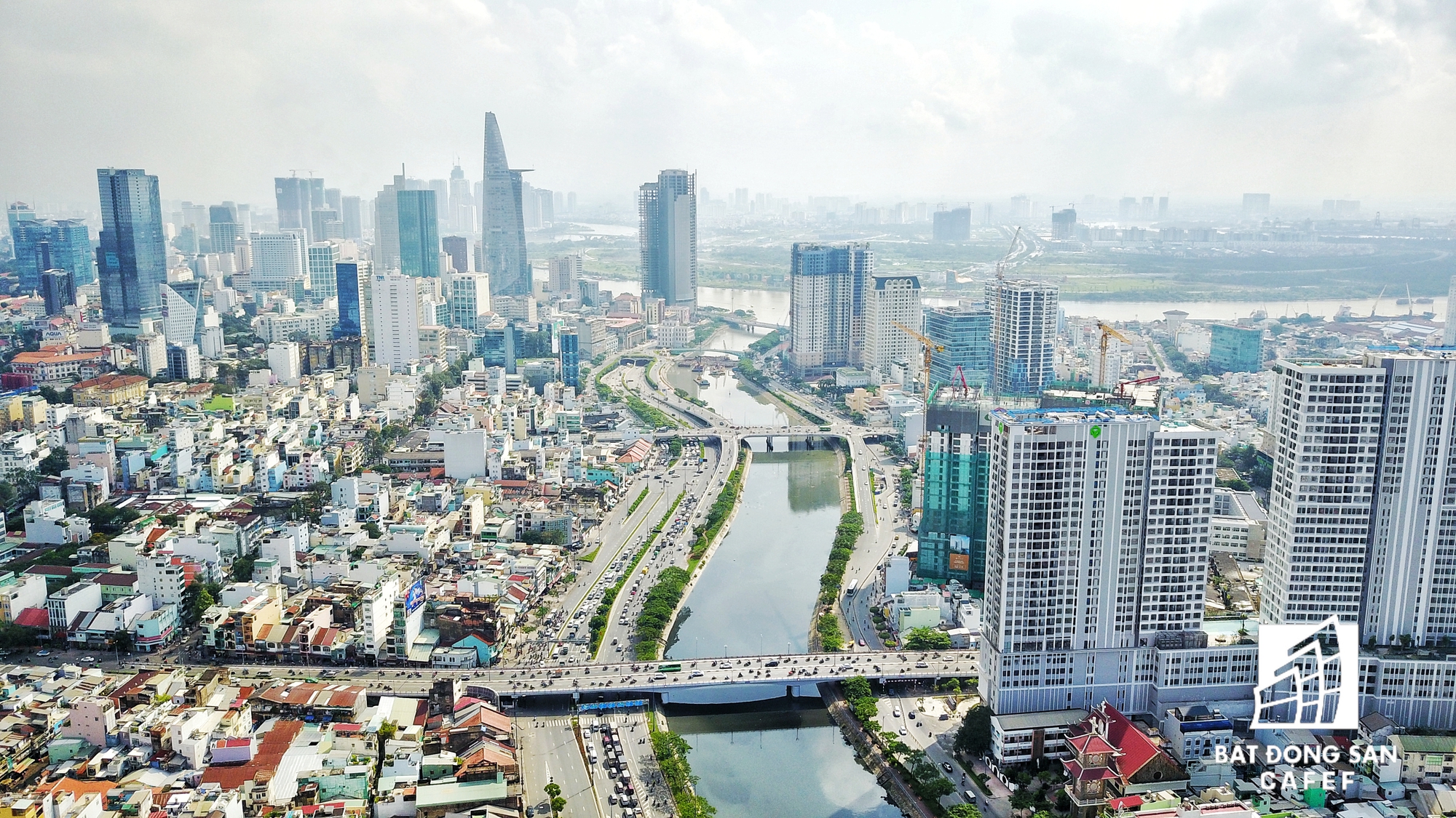 Một nhánh sông Sài Gòn - Bến Vân Đồn cũng là điểm tập kết của rất nhiều dự án cao tầng 
