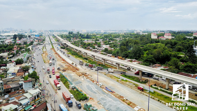 Bên cạnh tuyến metro số 1 đang được nối thông suốt gần 20km, dự án hầm chui trước khu du lịch Suối Tiên cũng đang được đẩy nhanh tiến độ thi công nhằm kéo giãn mật độ lưu thông.