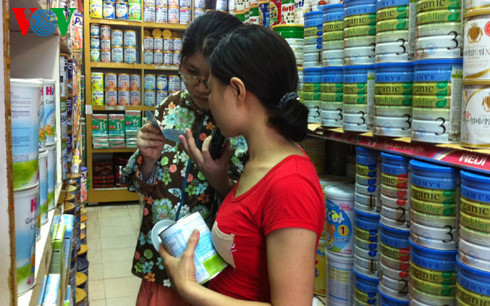 
Việc áp trần giá sữa ảnh hưởng đáng kể tới các nhà sản xuất và phân phối sữa tại Việt Nam (Ảnh minh họa)
