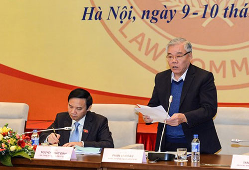 Tổng Thanh tra Chính phủ Phan Văn Sáu trình bày dự thảo Luật Sửa đổi, bổ sung một số điều của Luật Tố cáo vào sáng 9-3 Ảnh: NGUYỄN NAM