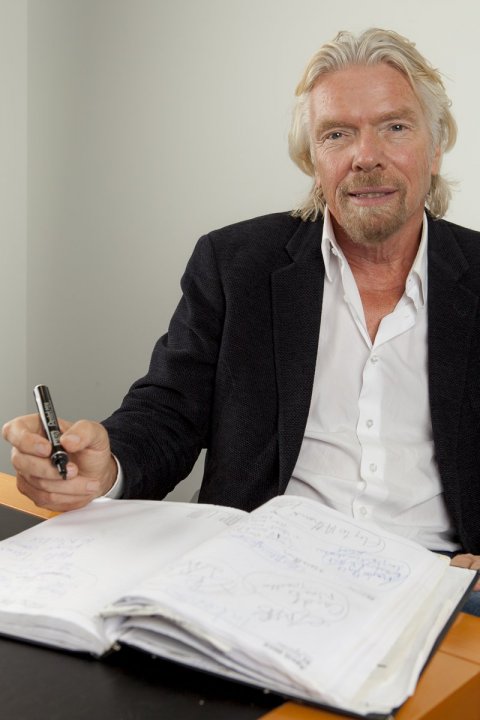 
Richard Branson luôn mang theo một cuốn sổ tay để ghi lại các ý tưởng.
