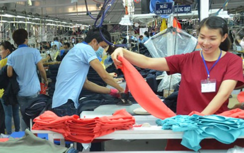 
Doanh nghiệp dệt may cần tăng khả năng cạnh tranh để chiếm lĩnh thị trường xuất khẩu (Ảnh minh họa: KT)
