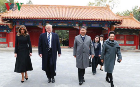 Chủ tịch Trung Quốc Tập Cận Bình đón Tổng thống Mỹ Donald Trump