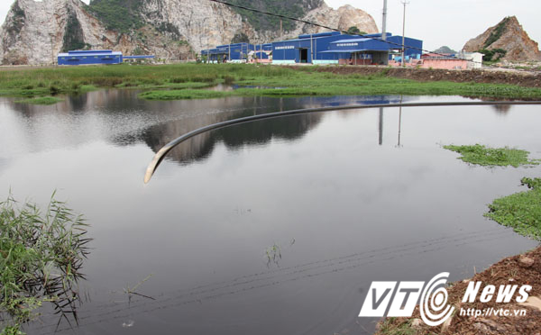 Mỗi khi mưa lớn, nước trong hồ này dâng cao chảy tràn ra sông Thải rồi chảy vào các kênh mương phục vụ việc sản xuất và sinh hoạt của người dân.