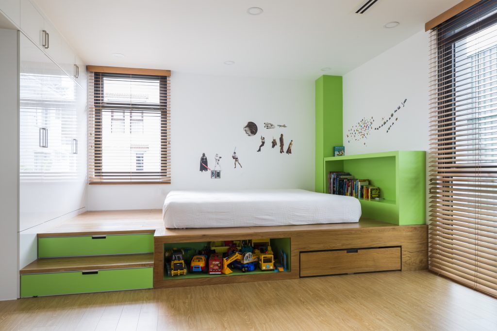  Không gian tầng 2 được thiết kế đặc biệt với phòng ngủ, góc học tập và vui chơi dành riêng cho hai thiên thần nhỏ trong nhà. 
