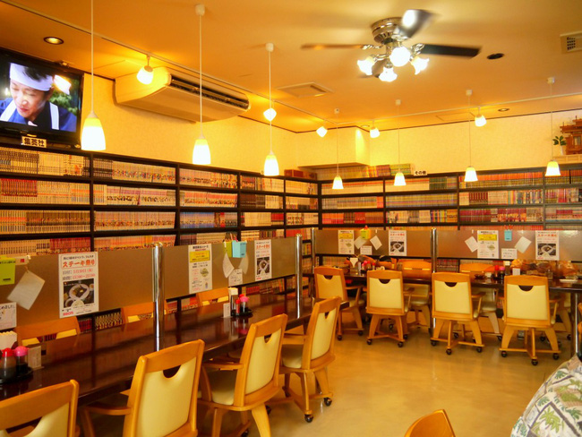 Một tiệm cà phê Internet tại Nhật Bản, nơi khách phải trả tiền để sử dụng Wifi.