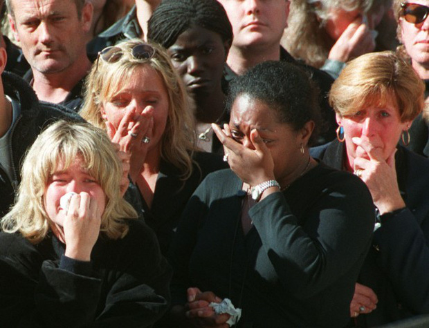 
Rất đông người thương tiếc trước cái chết của Công nương Diana.

