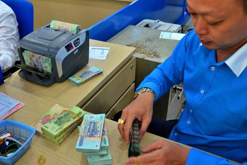 Cuộc đua tăng lãi suất tiền gửi bắt đầu nóng - Ảnh 1. Cuộc đua tăng lãi suất tiền gửi bắt đầu nóng - Ảnh 1.