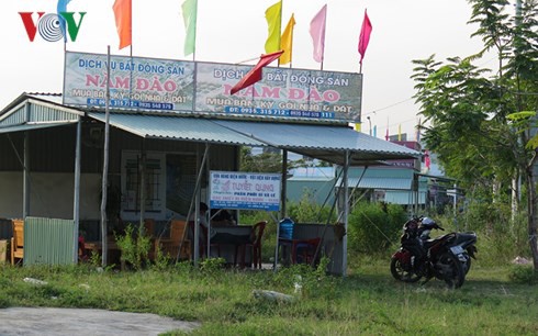 Cảnh giác với bẫy của “cò” BĐS - Ảnh 2.