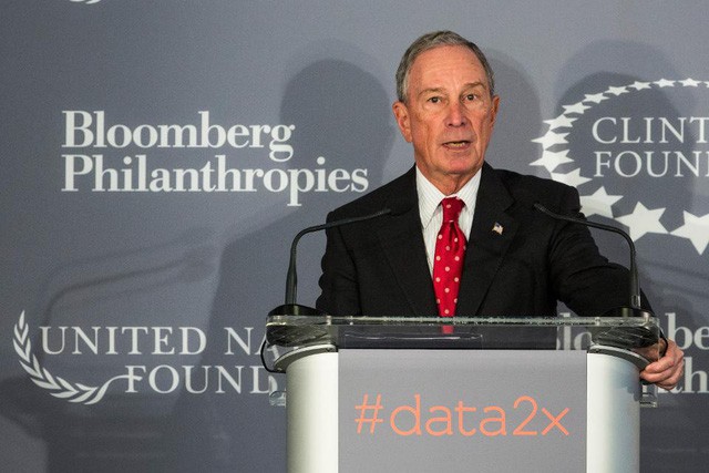 Từng phải trông xe để nộp học phí, trùm truyền thông Michael Bloomberg vừa hào phóng tặng 1,8 tỷ USD cho trường đại học cũ - Ảnh 1. Từng phải trông xe để nộp học phí, trùm truyền thông Michael Bloomberg vừa hào phóng tặng 1,8 tỷ USD cho trường đại học cũ - Ảnh 1.