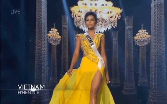 Top 5 Miss Universe HHen Niê: Từ trang phục dân tộc bánh mì, cú tung váy điệu nghệ tới dấu ấn tuyệt vời của người đẹp có nhan sắc lạ - Ảnh 5.