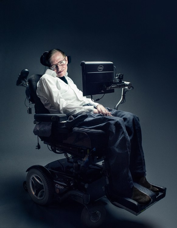 Mất khả năng nói từ năm 1985, Stephen Hawking đã làm cách nào để nói chuyện với thế giới? Hãy hỏi Intel - Ảnh 1.