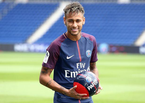 Neymar never gives up: The boy in the poor neighborhood conquers his dream with the ball, becoming the most expensive player in the world - Photo 6.