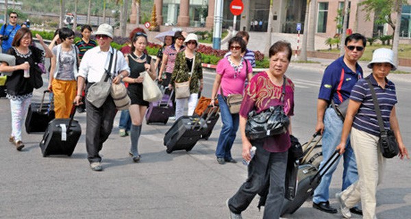 Hơn 6,7 triệu lượt khách quốc tế đến Việt Nam trong 5 tháng - Ảnh 1.