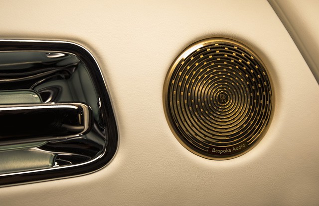 Vốn nổi tiếng yên tĩnh nhưng Rolls-Royce Dawn có thể tạo ra một bản nhạc từ chính tiếng động trên xe - Ảnh 3.