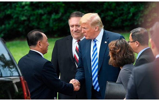 Duyên nợ giữa ông Trump và ông Kim Jong Un: Từ cay nghiệt, nhạo báng tới cái bắt tay lịch sử - Ảnh 14.