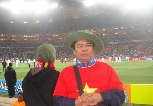Đại gia Việt mang vải thiều, tiền lẻ và cúp vàng Bát Tràng sang Nga xem World Cup 2018 - Ảnh 1.