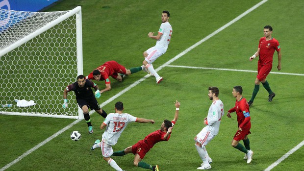 Bồ Đào Nha 3-3 Tây Ban Nha: Cả thế giới ngả mũ thán phục Ronaldo