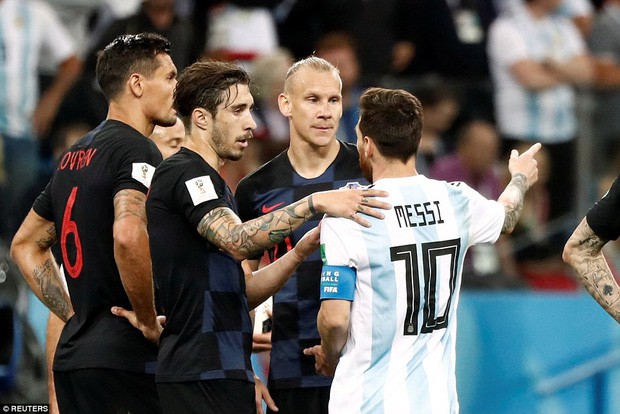 Cư dân mạng chế ảnh Messi về quê chăn vịt sau trận thua thảm Croatia - Ảnh 12.