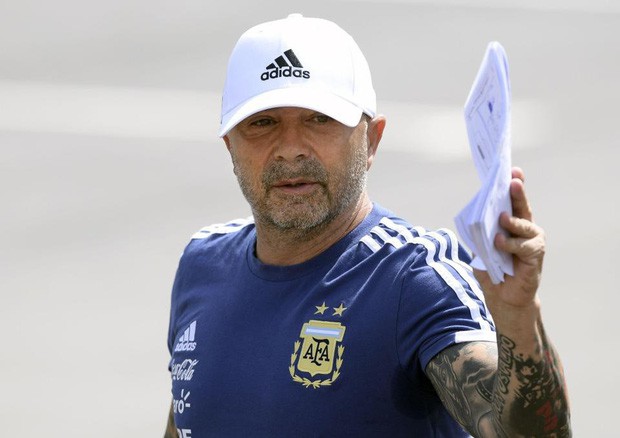 Đội tuyển Argentina đại loạn, cầu thủ muốn HLV Sampaoli bị sa thải ngay lập tức - Ảnh 2.