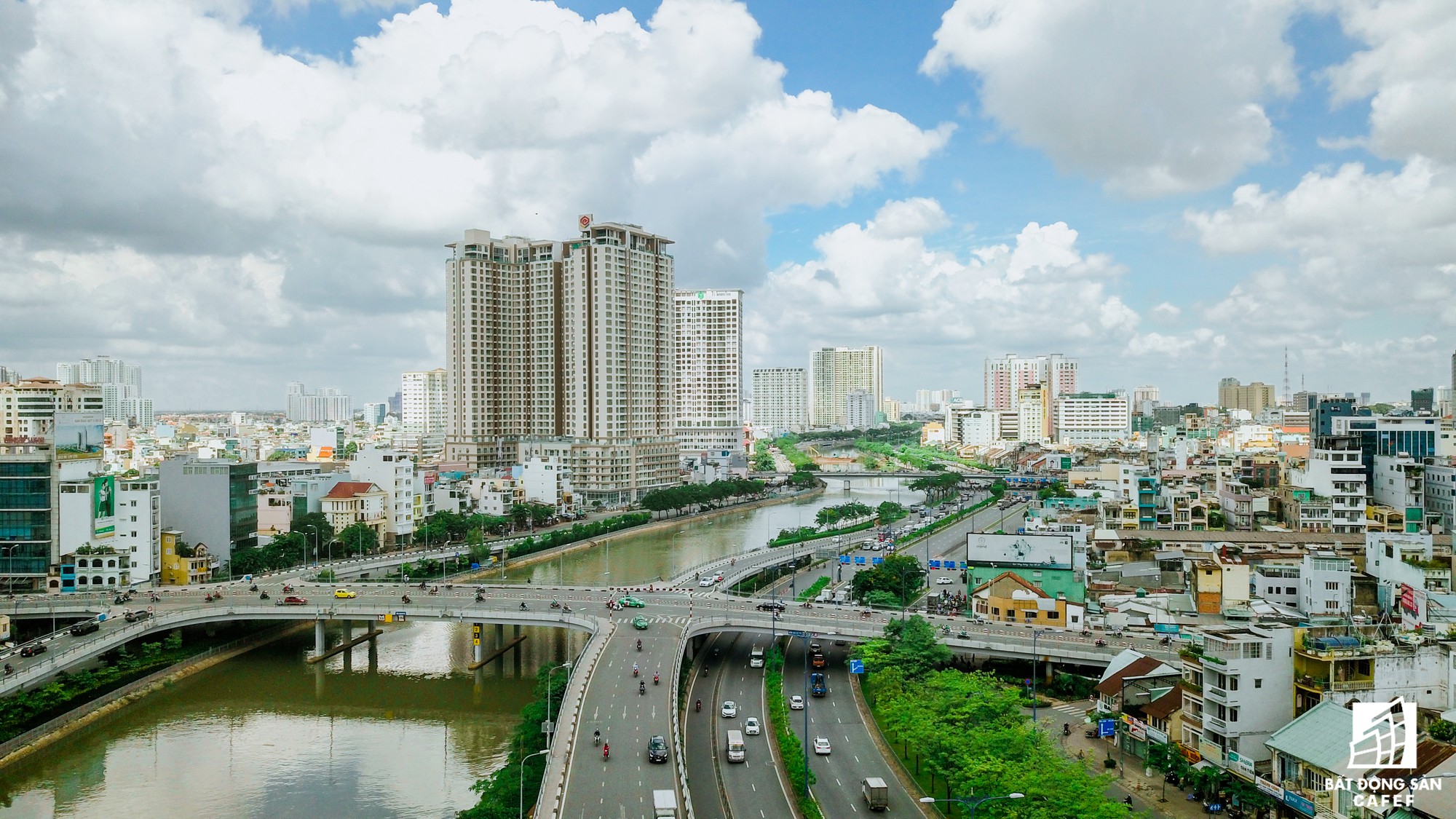 Khan hiếm nguồn cung, nhà đất Bến Vân Đồn Sài Gòn thiết lập mặt bằng giá mới - Ảnh 2. Khan hiếm nguồn cung, nhà đất Bến Vân Đồn Sài Gòn thiết lập mặt bằng giá mới - Ảnh 2.