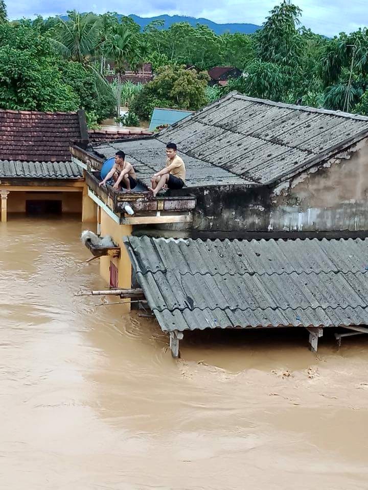 Những hình ảnh hiếm thấy trên đường phố sau trận ngập lụt kinh hoàng tại miền Bắc - Ảnh 3.