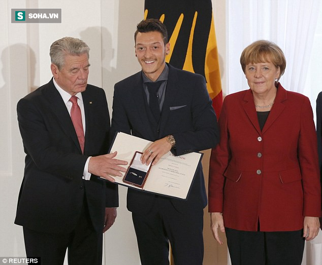 Thủ tướng Đức gây bất ngờ với tuyên bố sau tâm thư đầy cay đắng của Mesut Ozil - Ảnh 1.