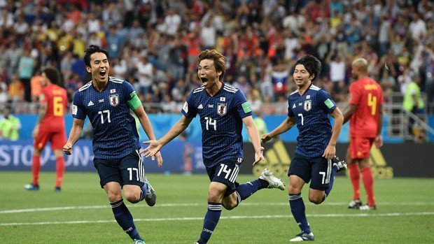 Xúc động cảnh cầu thủ Nhật Bản vừa khóc vừa cúi đầu cảm ơn khán giả - Ảnh 9.