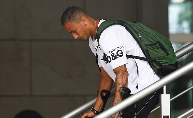 Neymar cúi mặt, lảng tránh truyền thông ngày về nước - Ảnh 11.