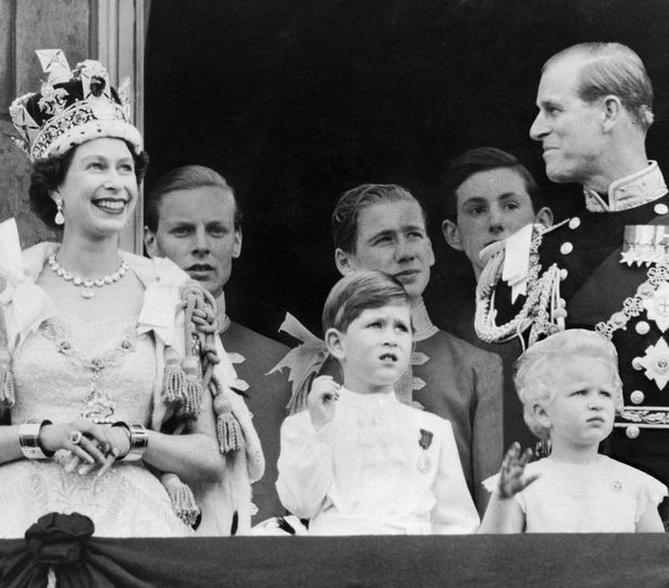 Không phải Hoàng tử William hay vợ chồng Hoàng tử Harry, đây mới chính là nhân vật tinh nghịch được yêu mến nhất Hoàng gia Anh - Ảnh 2.